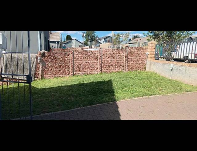 2 BEDROOM HOUSE FOR SALE IN SOUTH HILLS